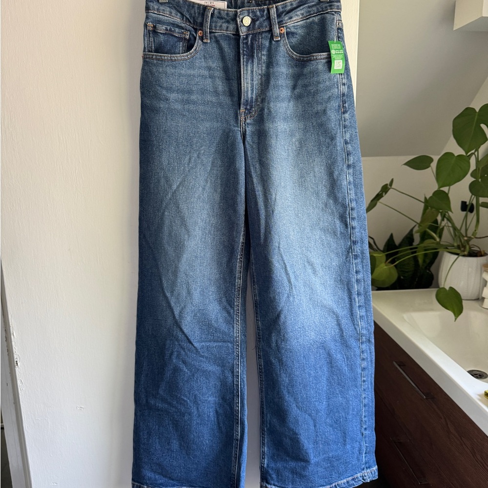 NWT GAP “LOW RISE STRIDE” Women's Blue Jeans